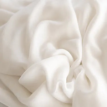 St Genève | Divina | Sumptuous Silk Velvet Throw