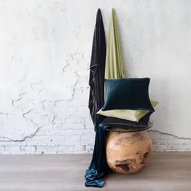 St Genève | Divina | Sumptuous Silk Velvet Throw